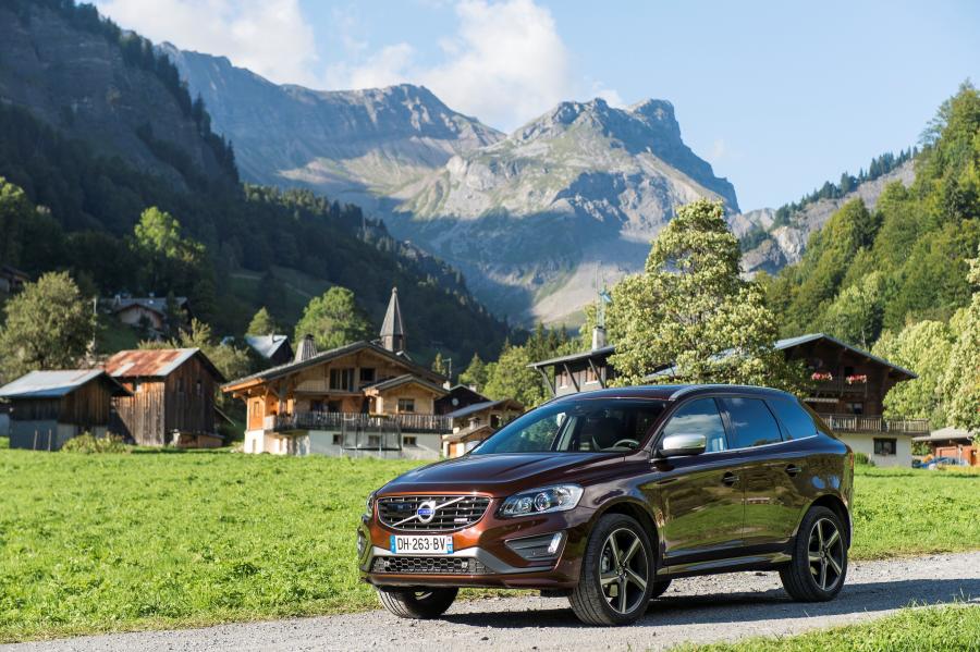  Volvo XC60 R-Design 2015 года  (фото 13 из 16)